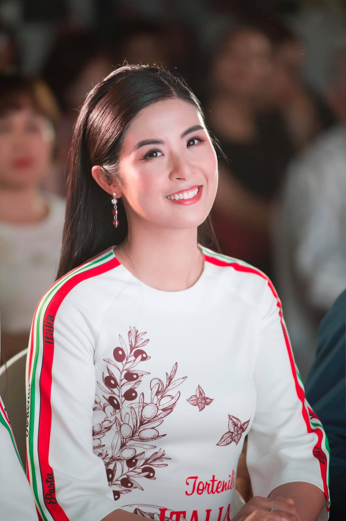 Không chỉ nàng hậu không thị phi, Hoa hậu Ngọc Hân còn được công chúng ngưỡng mộ vì giỏi giang và có tài nữ công gia chánh.