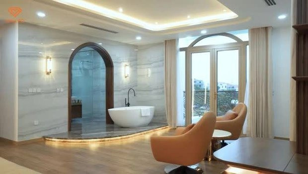 Gia chủ còn dành tầng thượng lộng gió và view đắt giá làm khu vui chơi cho người lớn. Nguồn ảnh: chụp màn hình NhaTo