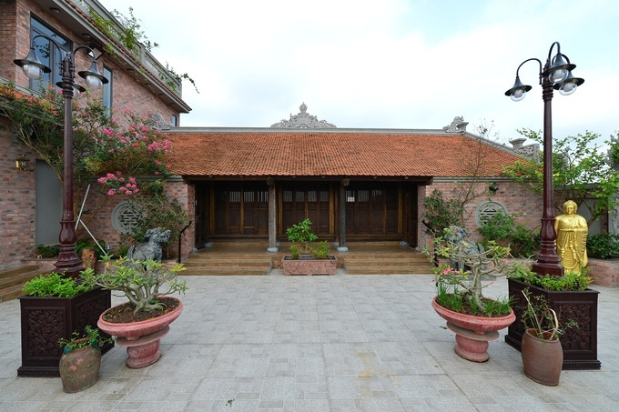 Nhà gồm 3 gian, 2 chái, với phần cốt gỗ được giữ nguyên vẹn hoàn toàn. Ảnh: Người đưa tin