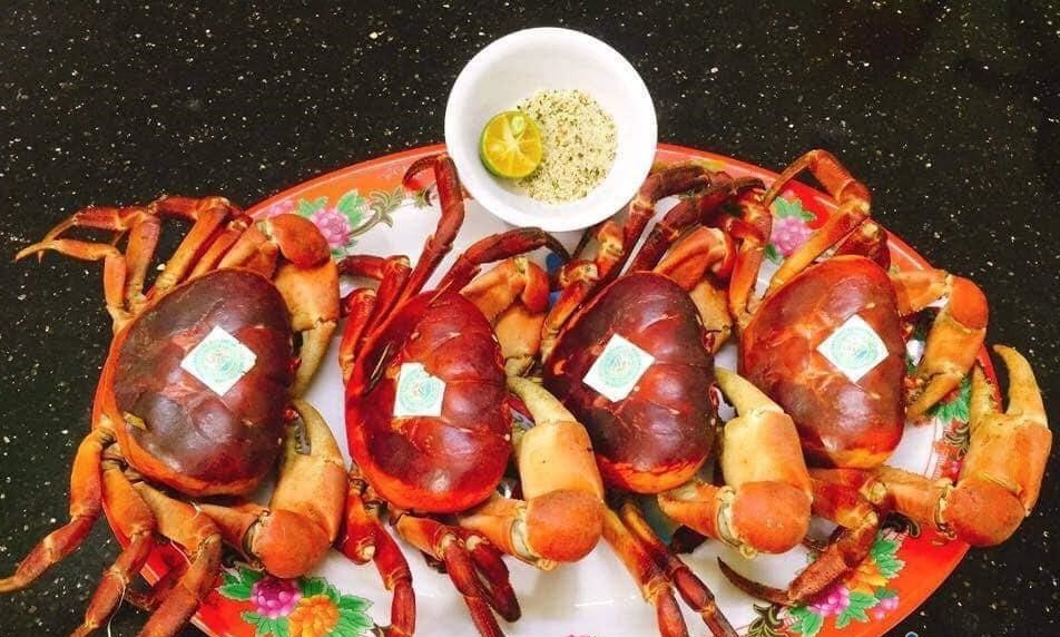 Gạch cua có màu sẫm, vị như thuốc bắc, hơi đắng nhưng rất béo và thơm nồng mùi thảo dược. Ảnh: Cù Lao Chàm Travel