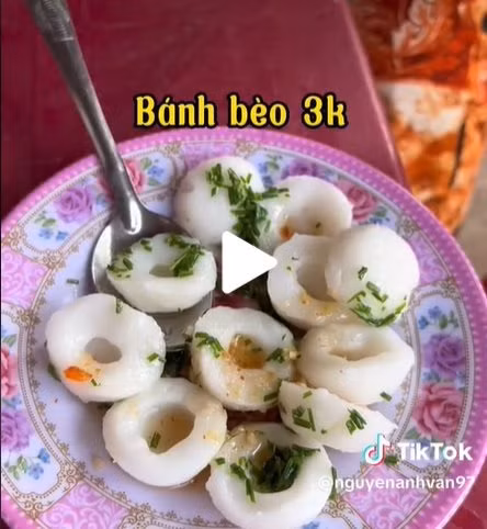 Khu chợ nằm gần các điểm du lịch nổi tiếng như Bãi Xếp, Gành đá đĩa, Hoàng Yến và bắt đầu mở cửa từ 4h sáng.