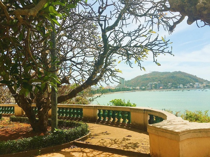 Dinh Bảo Đại ở Vũng Tàu thường được gọi Bạch Dinh là một công trình kiến trúc độc đáo, có giá trị lịch sử gắn liền với hai vị vua triều Nguyễn - triều đại phong kiến cuối cùng ở Việt Nam.