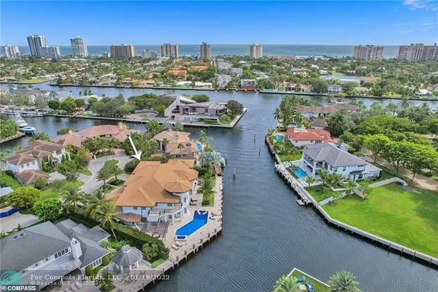 Đáng chú ý, dinh thự mới của Lionel Messi có tổng diện tích lên tới hơn 10.000m2, bao gồm 8 phòng ngủ, 9 phòng tắm.