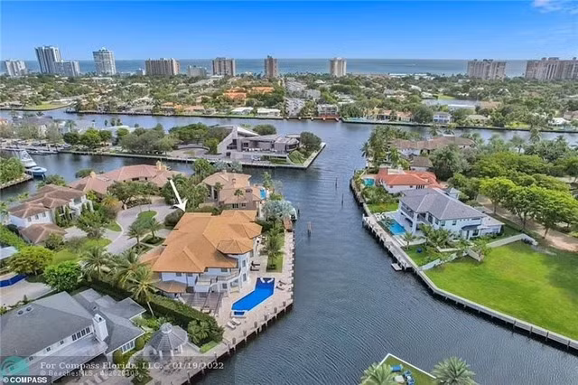 Đáng chú ý, dinh thự mới của Lionel Messi có tổng diện tích lên tới hơn 10.000m2, bao gồm 8 phòng ngủ, 9 phòng tắm.