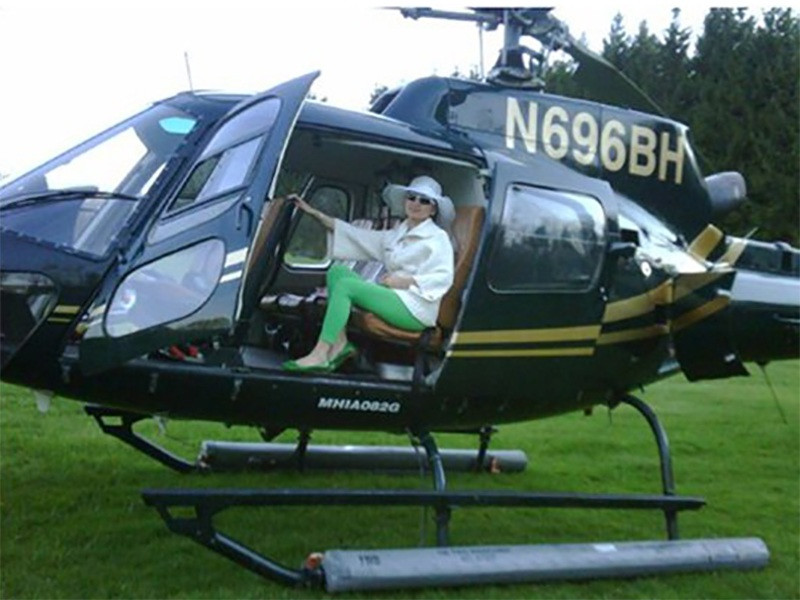 Để phục vụ cho việc du ngoạn, thưởng cảnh, vợ chồng Hà Phương sắm cả trực thăng riêng. Ảnh: Internet