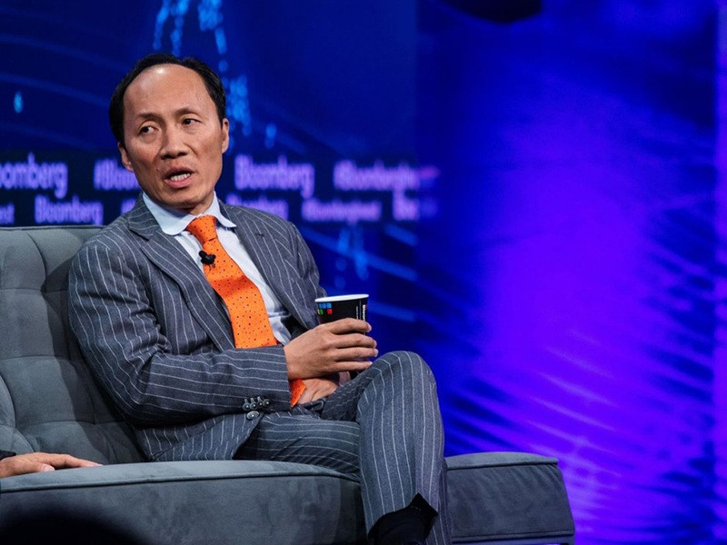 Chồng ca sĩ Hà Phương là tỷ phú người Mỹ gốc Việt Chính Chu. Báo chí Mỹ đã gọi Chính Chu là "người đàn ông đáng gờm" hay "sói già" của phố Wall. Giới kinh doanh người Việt sống tại Mỹ đánh giá ông là một trong những người thành đạt nổi bật trong cộng đồng. Ảnh: Internet