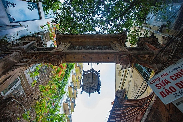 Căn biệt thự có 2 mặt tiền, mặt chính ở 14 Đường Thành. Cổng sau trên phố Nguyễn Quang Bích cũng được xây theo lối truyền thống. Ảnh; Dân trí