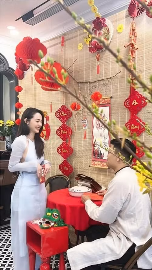 Vào dịp Tết, vợ chồng Minh Hằng trang trí đậm nét truyền thống.