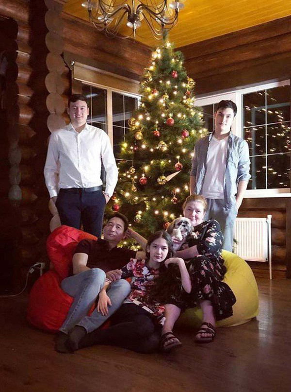 Tại Nga, gia đình Đặng Văn Lâm sống trong căn nhà gỗ truyền thống theo đặc trưng của đất nước này. Nguồn ảnh: FBNV