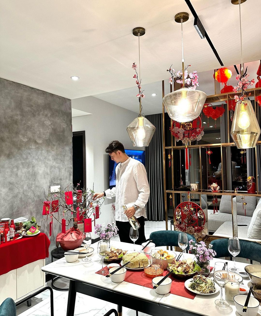 Dịp Tết Nguyên đán, Văn Lâm trang hoàng nhà cửa với gam màu tươi sáng.