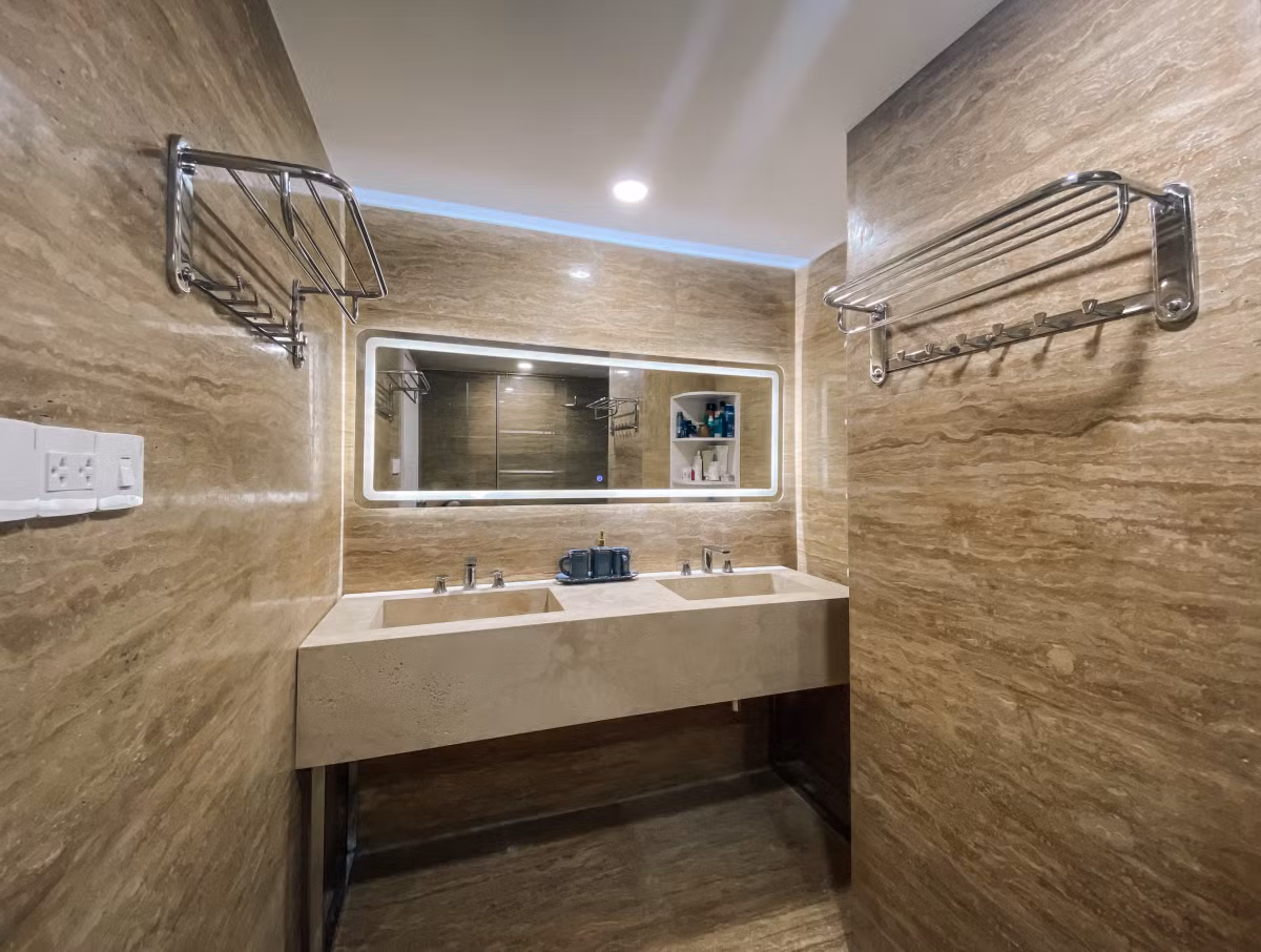 Phòng tắm được thiết kế sang trọng, hiện đại. Ảnh: Vnexpress