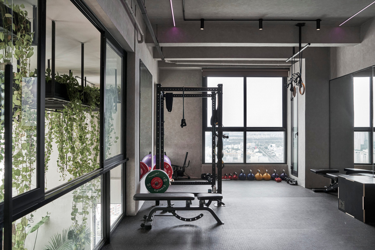 Tầng 2 được bố trí đầy đủ tiện ích từ spa, gym, phòng làm việc và 4 phòng ngủ.