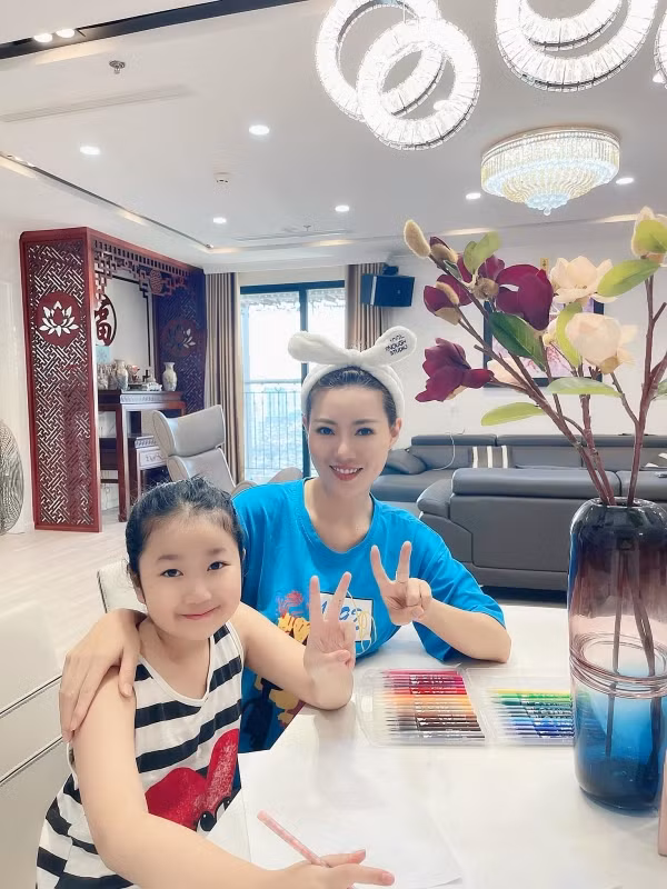 Có thể thấy, căn nhà của diễn viên Thanh Hương sử dụng gam màu trắng chủ đạo. Ảnh: FBNV