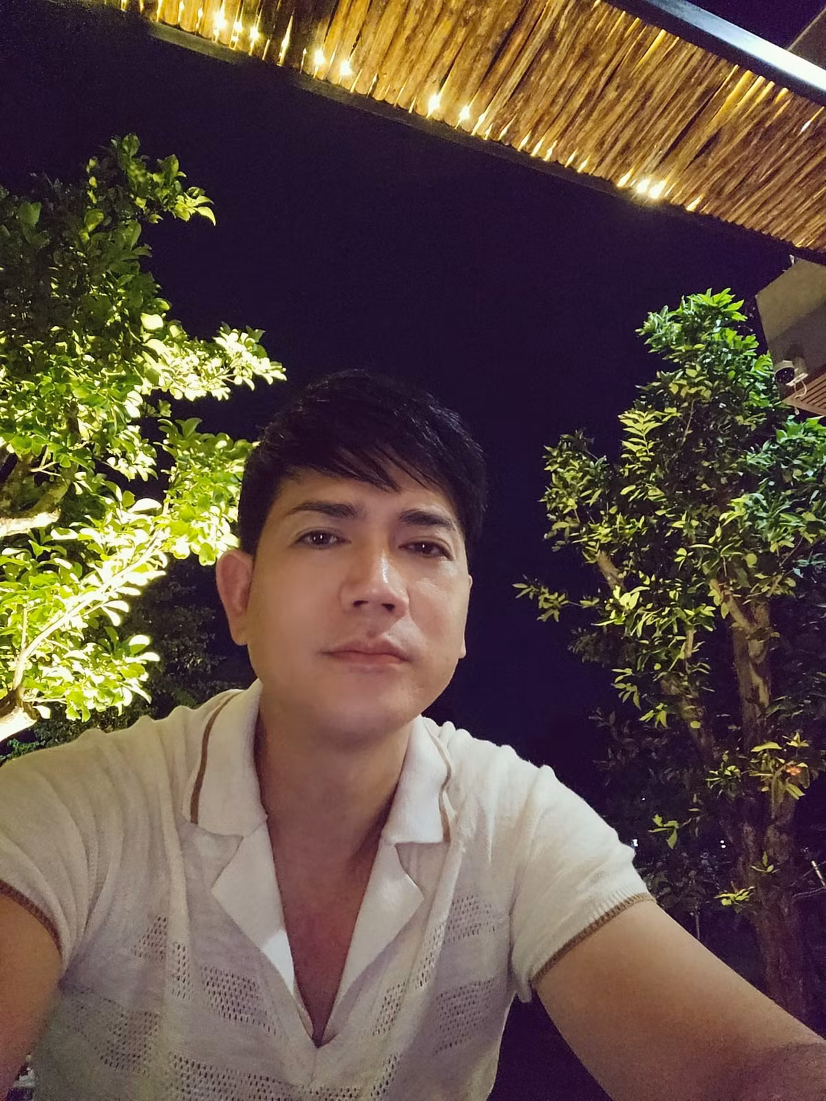 Vừa qua, vợ chồng Quách Thành Danh đưa 5 con từ Mỹ về Việt Nam. Trước đó, nam ca sĩ gấp rút hoàn thiện căn biệt thự để gia đình sớm ổn định cuộc sống ngay khi về nước.