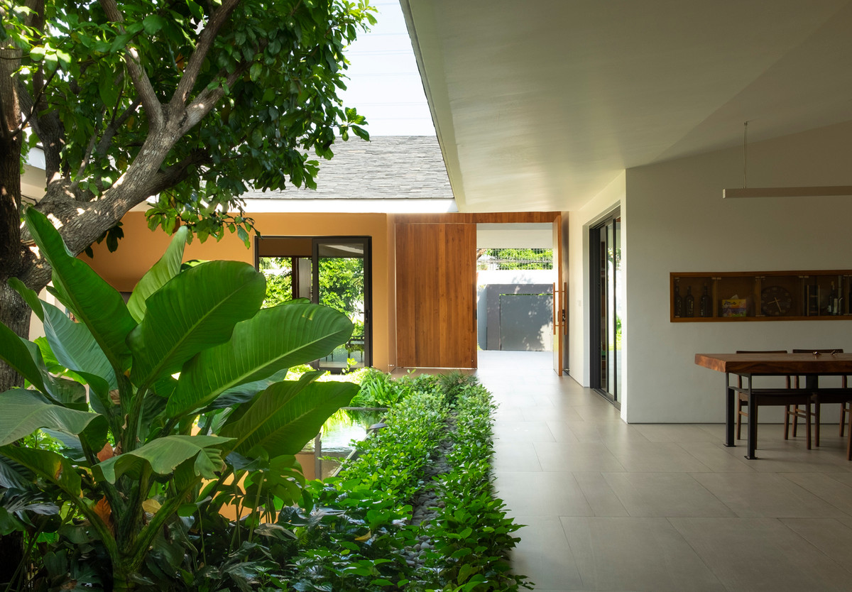 Với cách bài trí này, các thành viên trong gia đình có xu hướng tập trung ở gian giữa.