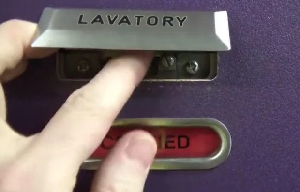 Tuy nhiên, hành khách ít có khả năng được sử dụng. Bởi, nó chủ yếu được dùng cho các trường hợp khẩn cấp. Ảnh: TheSun