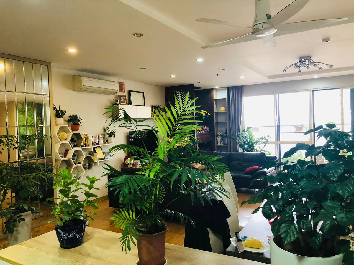 Chưa từng hé lộ về gia đình nhỏ của mình nên mới đây, khi Hữu Bằng khoe không gian sống trên trang cá nhân, nhiều khán giản không khỏi bất ngờ.