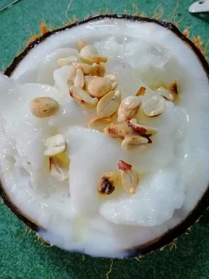Dừa sáp Trà Vinh có thể chế biến thành nhiều món ăn ngon, lạ miệng, trong đó món dừa dầm trái cây được nhiều người yêu thích nhất. Ảnh: Facebook