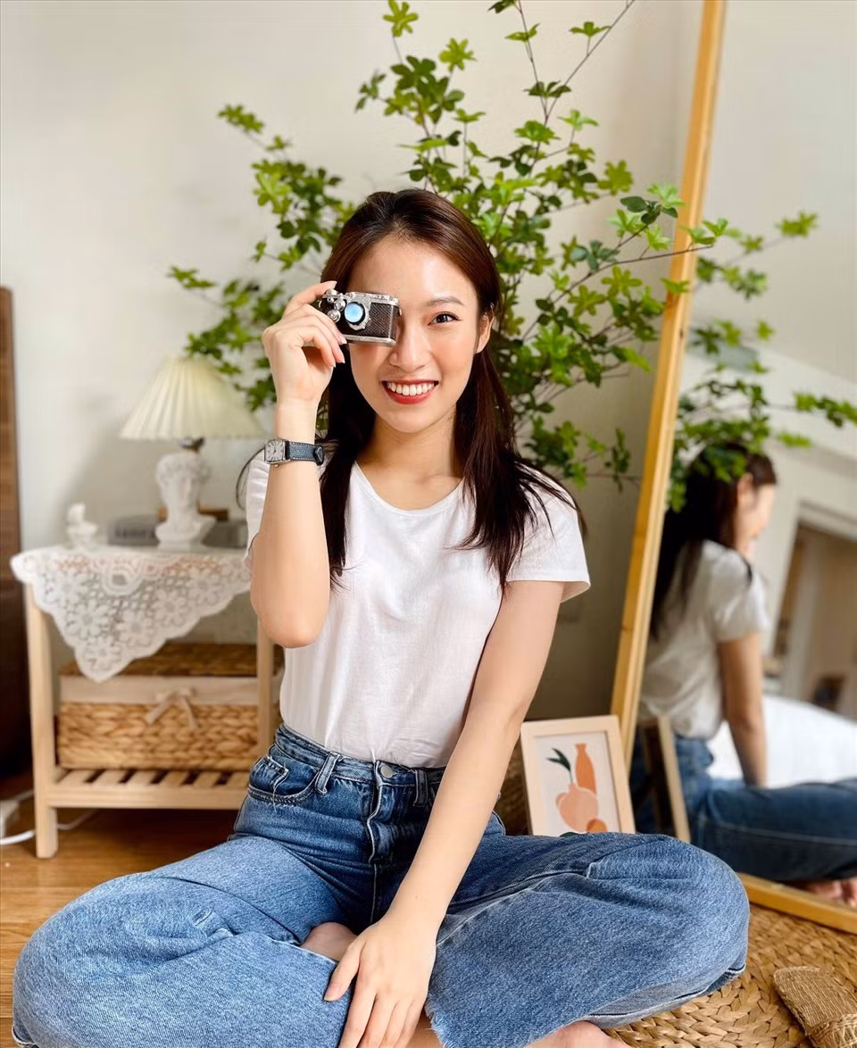 Khánh Vy cho biết, trung bình, một tháng cô chi khoảng 50-60 triệu để phục vụ công việc và bản thân. Ảnh: Lao động