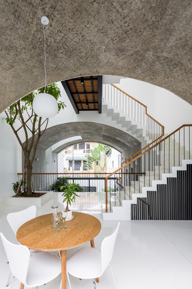 Tầng 2 được sử dụng là không gian làm việc và học tập,