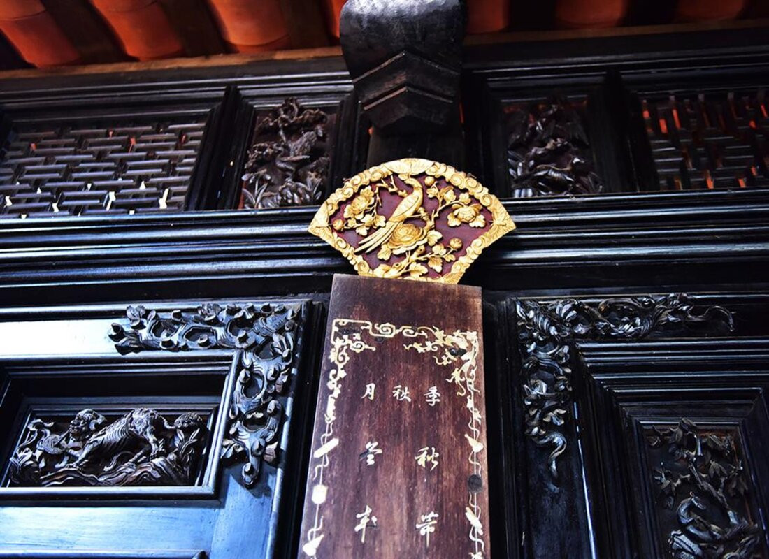 Đặc biệt, hàng nghìn chi tiết lớn, nhỏ khác nhau được chạm khắc tinh xảo. Ảnh: Mia