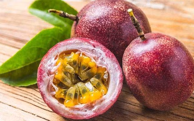 Chanh dây đầu mùa giá lên tới 45.000 đồng/kg. Vào mùa, chanh có giá rẻ hơn từ 20.000 - 25.000 đồng/kg. Ảnh: Facebook