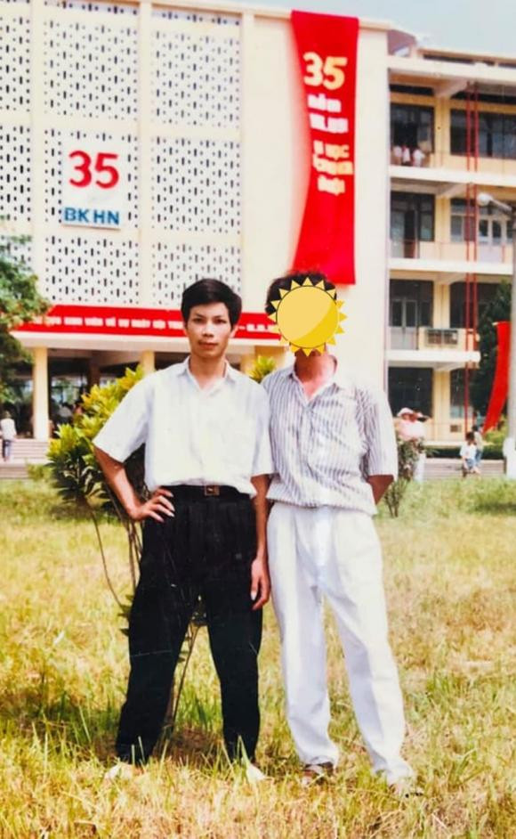 Khi còn là sinh viên trường ĐH Bách Khoa, Shark Hưng trông gầy gò, khuôn mặt góc cạnh. Ảnh: FBNV