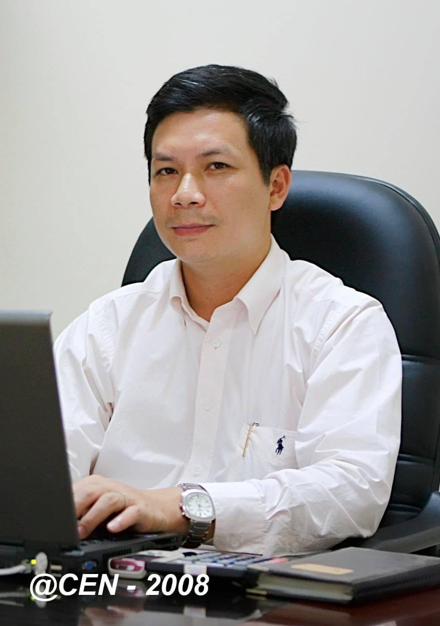 Khán giả không khỏi ngưỡng mộ trước học vấn của Shark Hưng, đồng thời nhiều người cũng khen anh hồi trẻ rất đẹp trai, phong thái chất, toát lên vẻ đẹp của tri thức. Ảnh: CEN