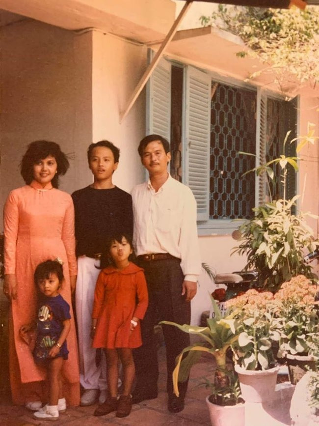 Một bức ảnh khác thời thiếu niên của Shark Khoa cũng được tiết lộ. Ảnh: FBNV