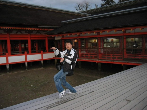 Trên trang cá nhân, Shark Bình đăng lại loạt ảnh thời còn trẻ khiến dân mạng bất ngờ. Ảnh: FBNV