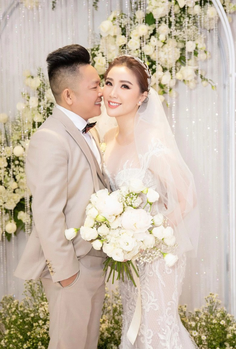 Đám cưới của Bảo Thy và doanh nhân Phan Lĩnh năm 2019 khiến dân tình xuýt xoa vì quá hoành tráng.