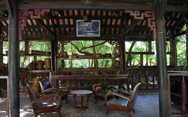 Ngoài khu nhà cổ, ông Đỗ Hữu Minh còn đầu tư xây dựng, mở rộng không gian để phục vụ du khách tham quan, thưởng trà... Ảnh: Nhandan