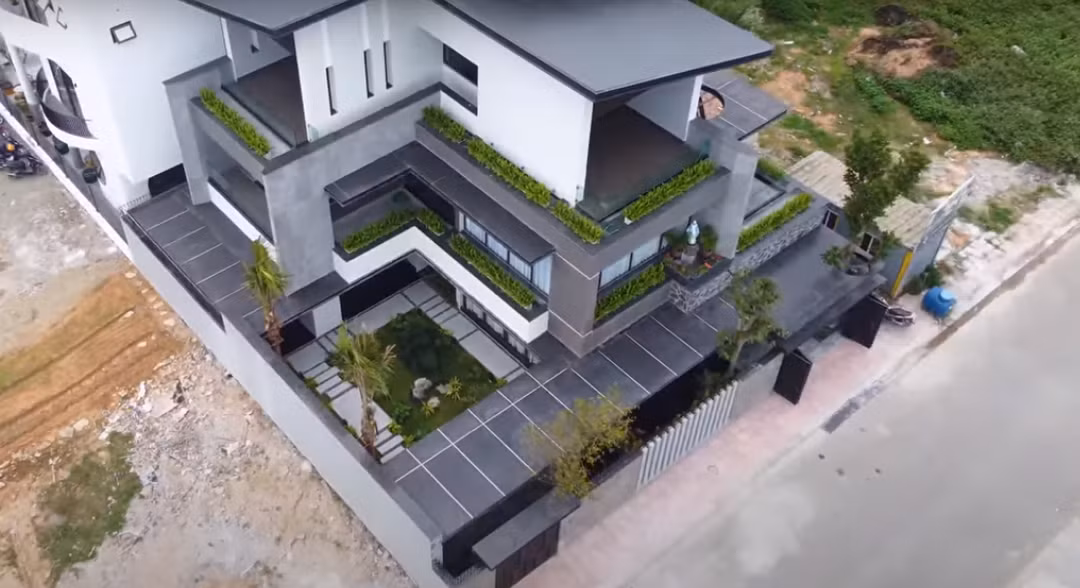 Biệt thự thiết kế hình chữ L giúp khắc phục tốt vấn đề về nắng và nóng.