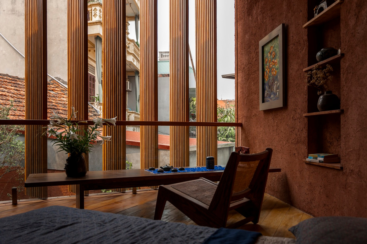 Nhiệt độ tự nhiên trong nhà được duy trì trong khoảng 28 độ C và khuyến khích tối đa việc mở cửa sổ.