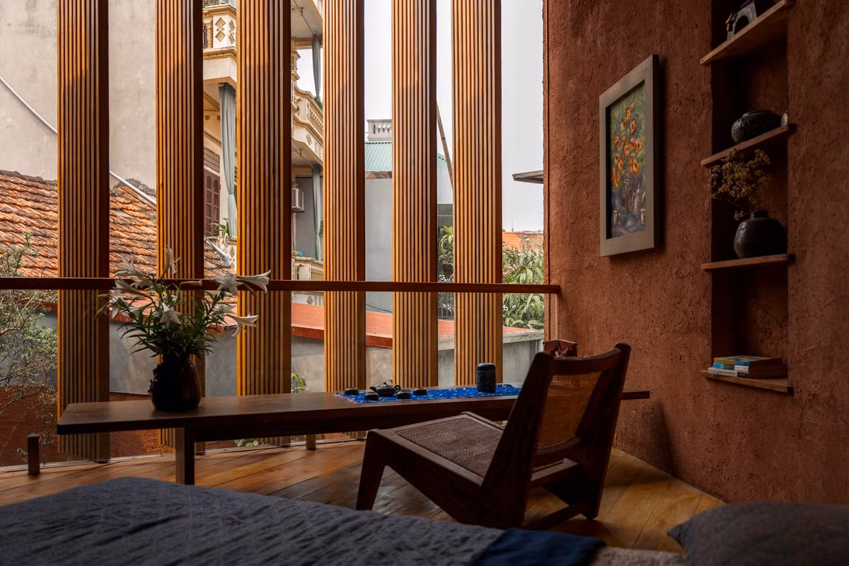 Nhiệt độ tự nhiên trong nhà được duy trì trong khoảng 28 độ C và khuyến khích tối đa việc mở cửa sổ.