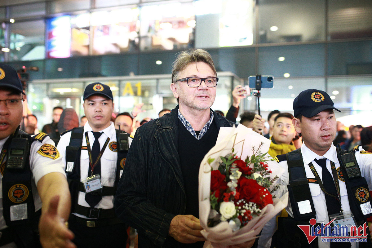 Sáng 26/2, HLV Philippe Troussier đến Hà Nội chuẩn bị nhận nhiệm vụ dẫn dắt đội tuyển Việt Nam. Ảnh: Vietnamnet