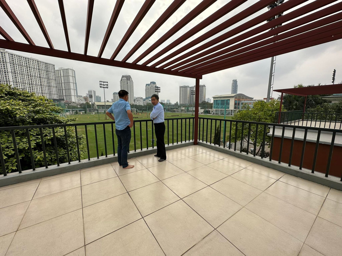 Căn biệt thự cách trụ sở VFF, sân tập vài bước chân nên rất tiện lợi. Ảnh: Dân Việt