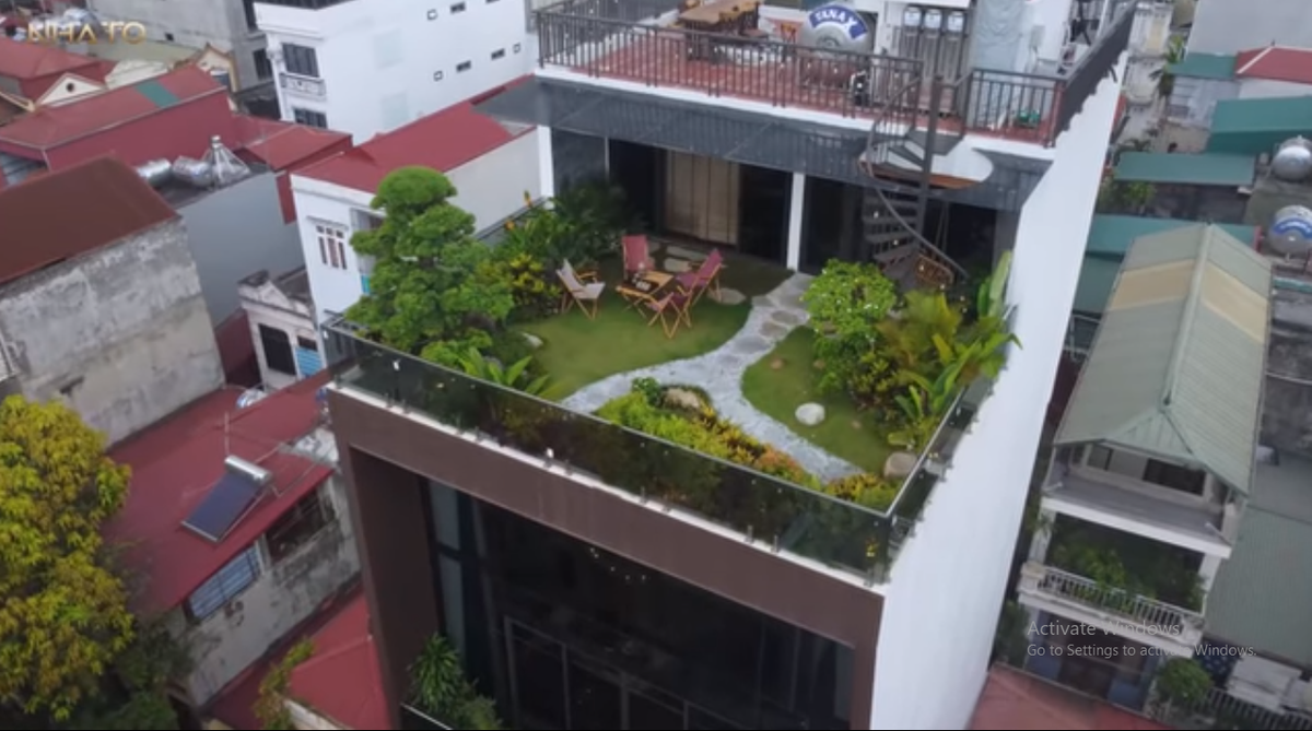 Đáng chú ý, ngôi nhà có diện tích sàn 100 m2, toạ lạc ngay nội thành Hà Nội vốn đất chật người đông.