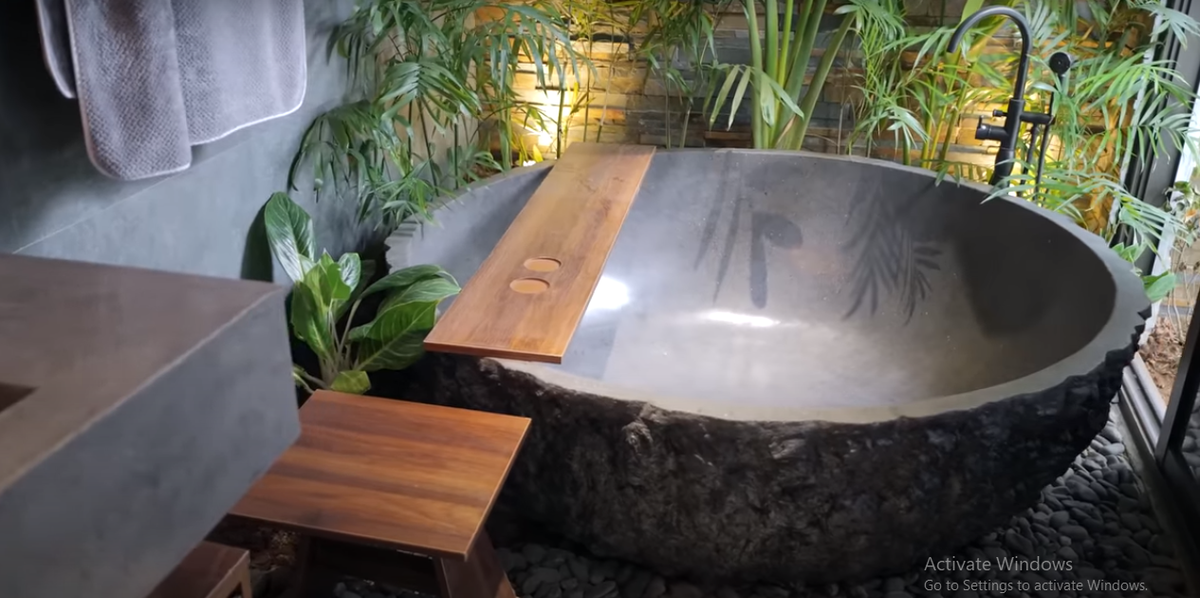 Tầng 4 được trưng dụng làm phòng thay đồ, phòng tắm xông hơi, phòng ngủ dành cho khách.