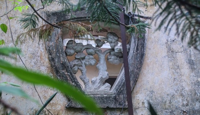 Các hoạ tiết tinh tế, đậm kiến trúc Pháp cổ. Ảnh: Tiền phong