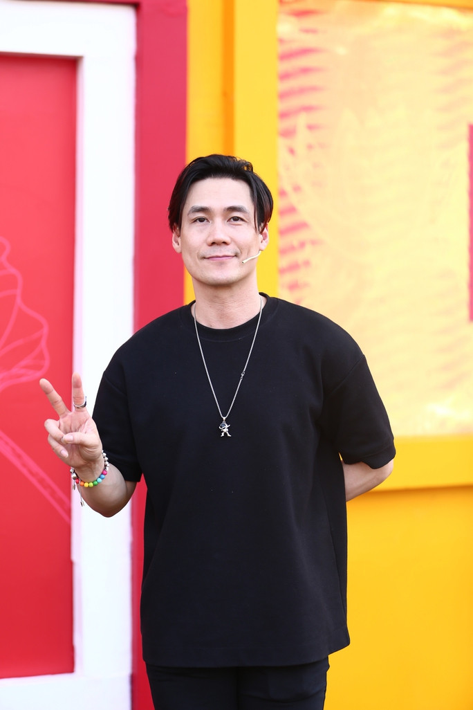  Ca sĩ Khánh Phương là cái tên quen thuộc với khán giả thông qua loạt bản hit như Chiếc Khăn Gió Ấm, Đàn Ông Cũng Biết Khóc, Mưa Thủy Tinh... Ảnh: Người lao động