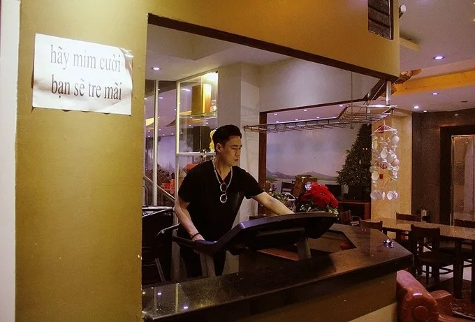 Nội thất trong nhà chủ yếu là đồ gỗ. Ảnh: Internet