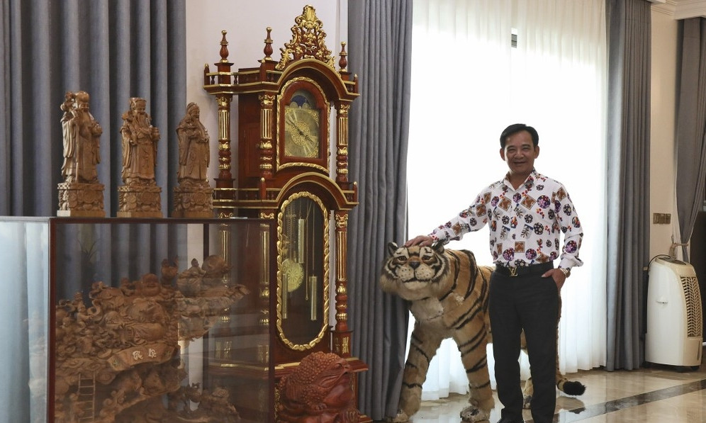 Bên trong nhà được trang hoàng lộng lẫy với những món đồ nội thất độc nhất vô nhị. Ảnh: Dân trí