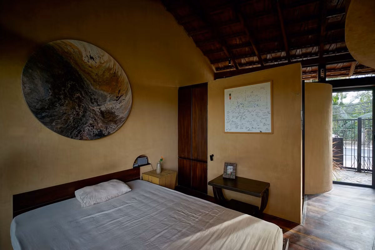 Phòng ngủ thiết kế đơn giản. Nguồn ảnh: Tad.atelier