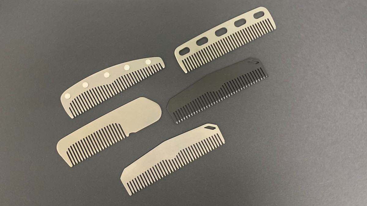 Với chặng bay đường dài, một số hãng hàng không sẽ chuẩn bị thêm một số vật dụng cá nhân như nút tai, bút, lược... phục vụ miễn phí cho hành khách. Ảnh: BI