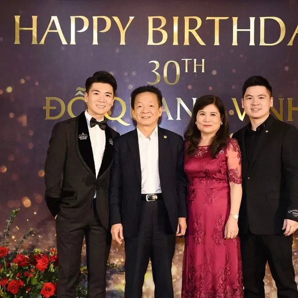 Bà Lê Thanh Hoà cũng chính là hậu phương lớn giúp chồng con yên tâm trong công tác. Ảnh: Facebook