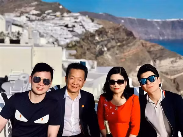 Dù rất giỏi nhưng bà Thanh Hòa chọn cách xây dựng sự nghiệp riêng, không liên quan đến tài chính với chồng. Ảnh: Facebook