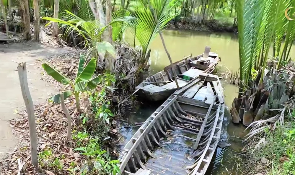  Ca sĩ Minh Hằng còn mua cả những chiếc ghe để di chuyển trong khu đất. Ảnh: Chụp màn hình