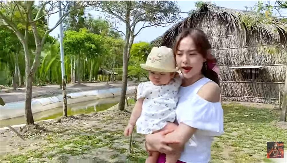 Nữ ca sĩ dự định sẽ xây nhà sàn để gần gũi với thiên nhiên và có chỗ cho mình cũng như người thân ở được qua đêm. Ảnh: Chụp màn hình