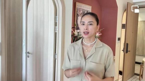 Sau đó, Ngô Thanh Vân - Huy Trần lựa chọn những màu sơn sáng và màu gỗ sáng.